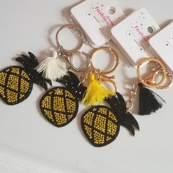 Pineapple Keychain - Picture 4 of 4